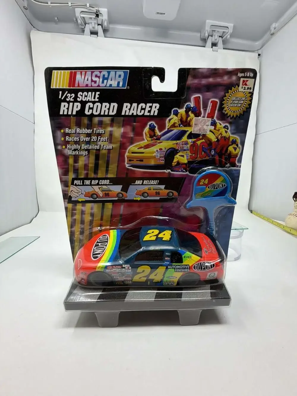 Toy Biz 1998 NASCAR Jeff Gordon #24 DuPont 1/32 Scale Rip Cord Racer